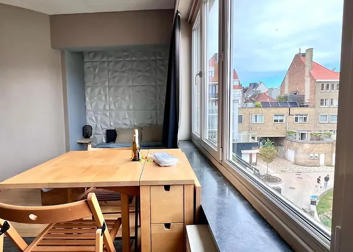 Seaside Cosy Retreat For Two *