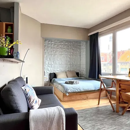 Апартаменты Seaside Cosy Retreat For Two Остенде
