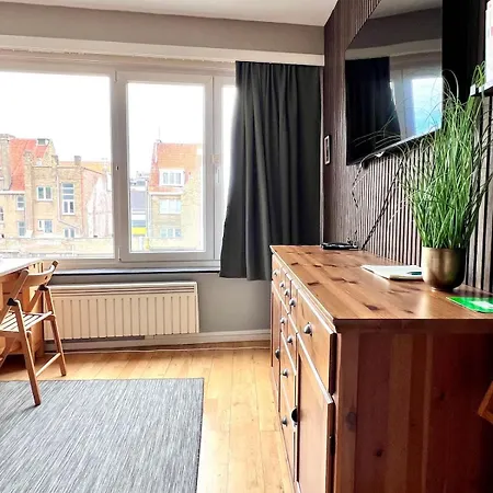 Апартаменты Seaside Cosy Retreat For Two Остенде